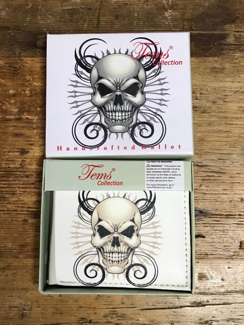 Tems Collection Skull Print Bi Fold Leather Wallet